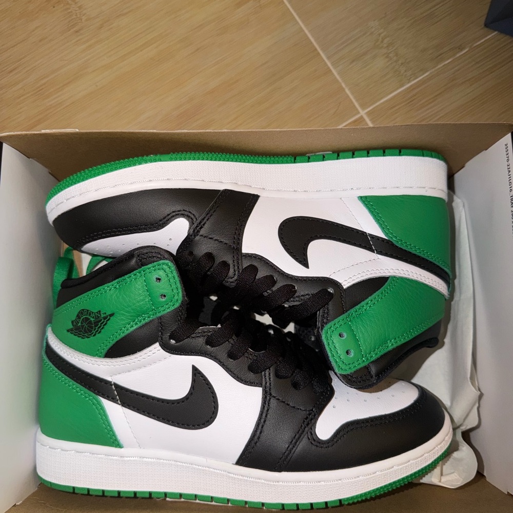 Jordan 1 Retro High OG
Lucky Green